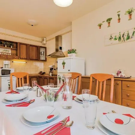 Viktorija Apartment *